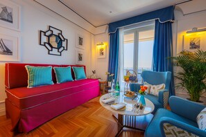 Executive Suite | Living area