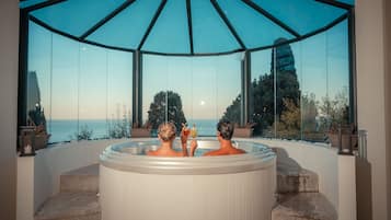 Couples treatment rooms, sauna, hot tub, steam room, Turkish bath