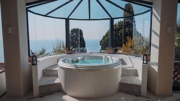 Couples treatment rooms, sauna, hot tub, steam room, Turkish bath