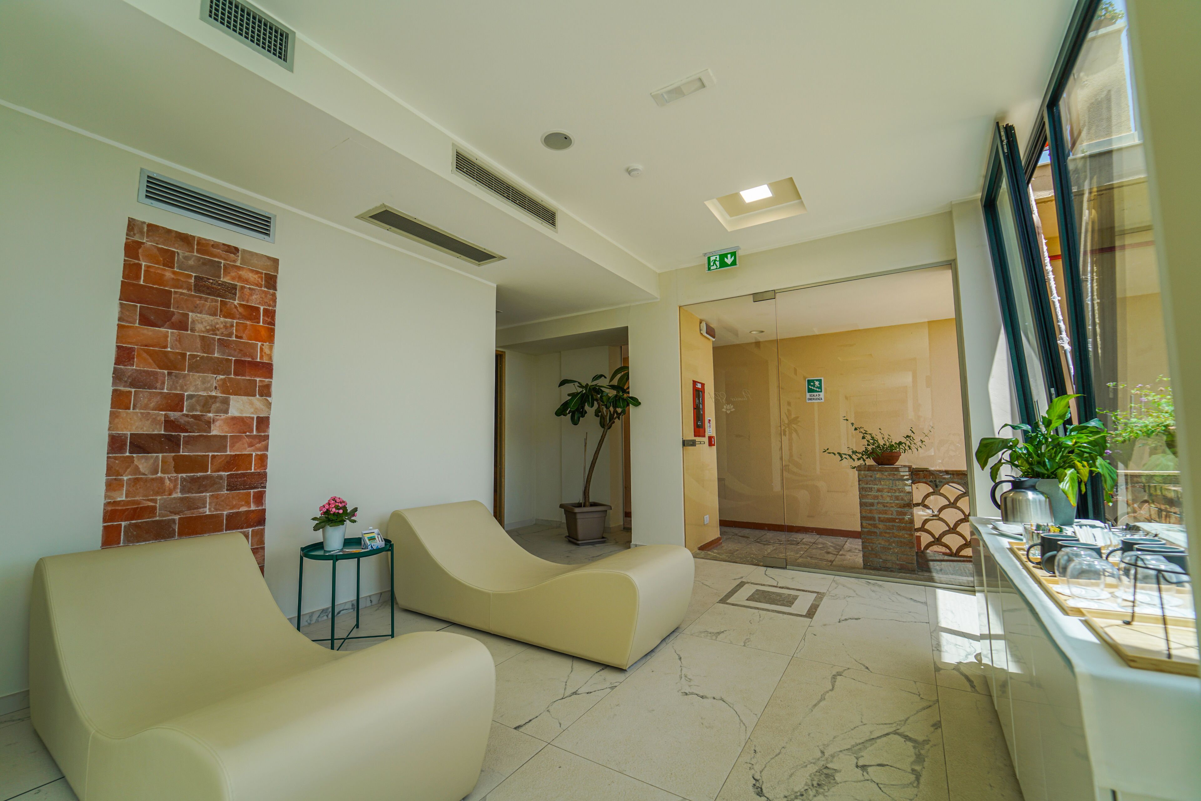 couples treatment room(s), sauna, hot tub, steam room