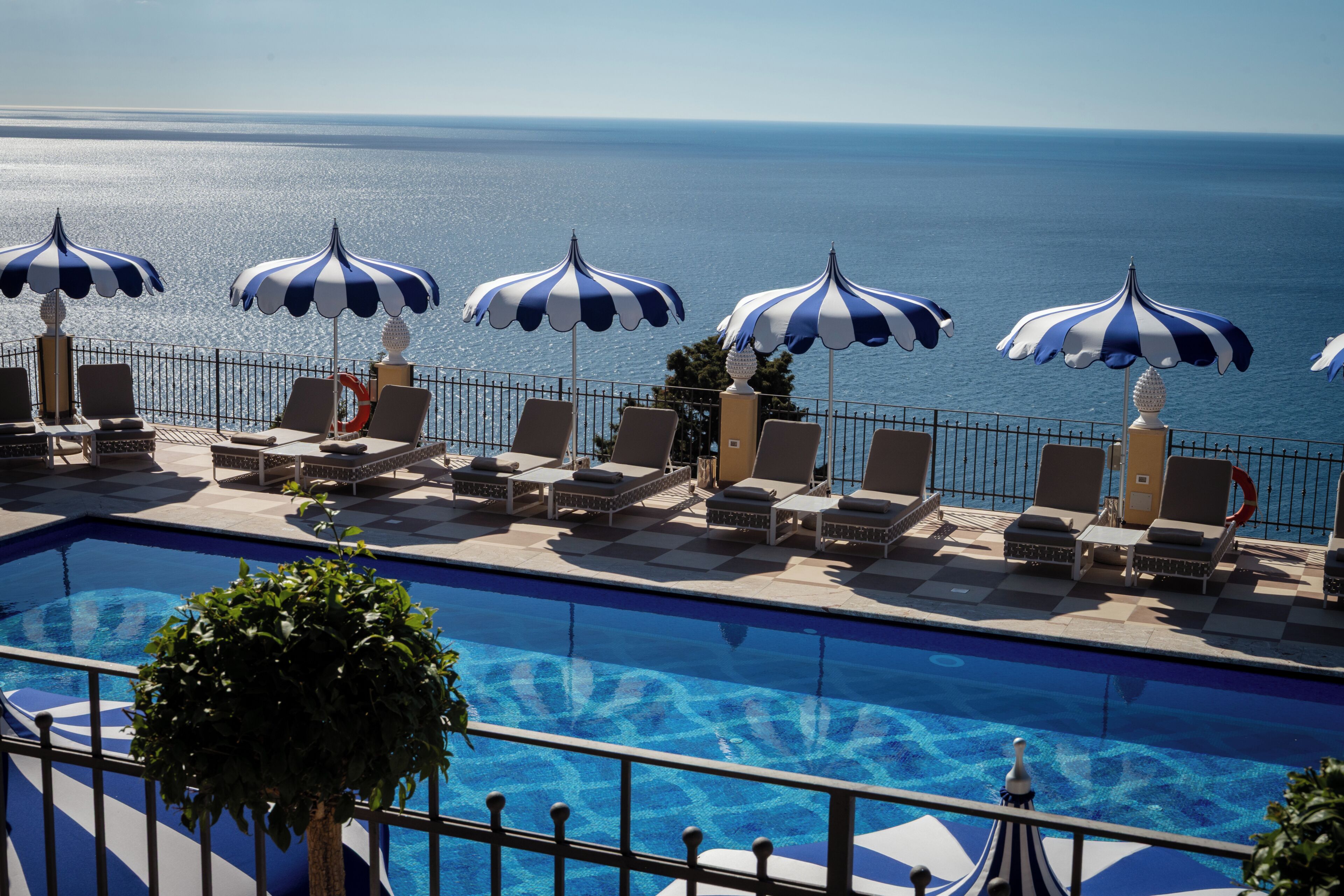 Seasonal outdoor pool, pool umbrellas, sun loungers