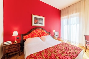 Minibar, in-room safe, desk, free WiFi - Isabella (Taormina)