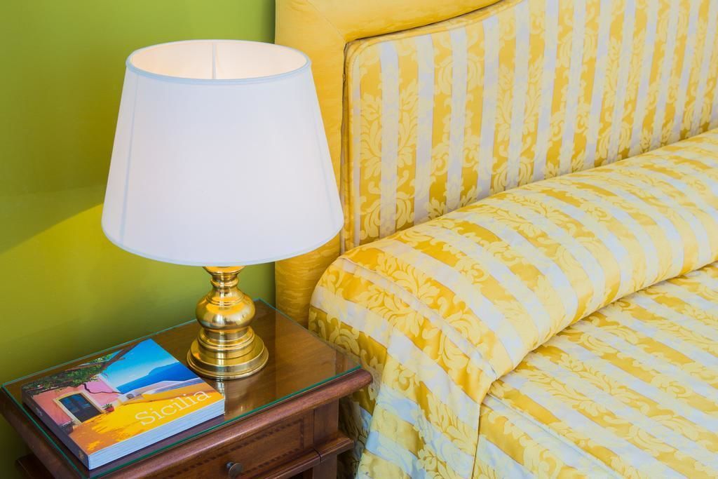 classic double or twin room | minibar, in-room safe, desk, free wifi