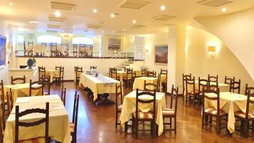 Tägliches kontinentales Frühstück (14.00 EUR pro Person)