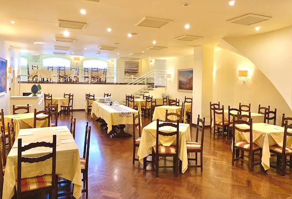 Daily continental breakfast (EUR 14.00 per person) - Isabella (Taormina)