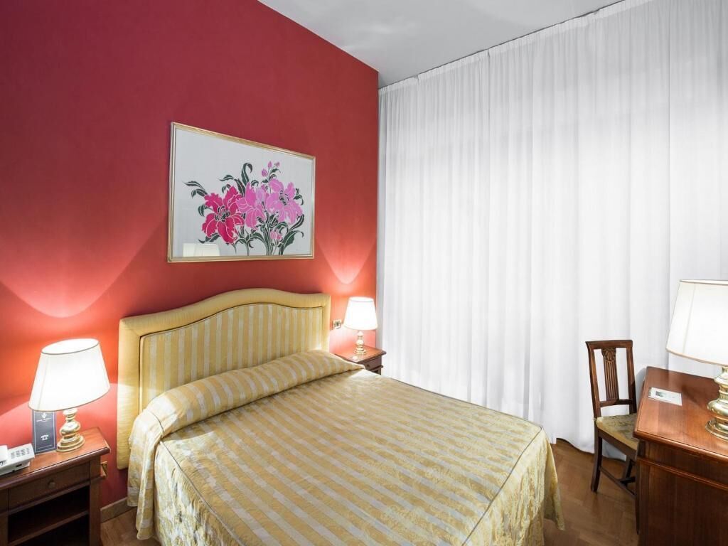 classic double or twin room | minibar, in-room safe, desk, free wifi