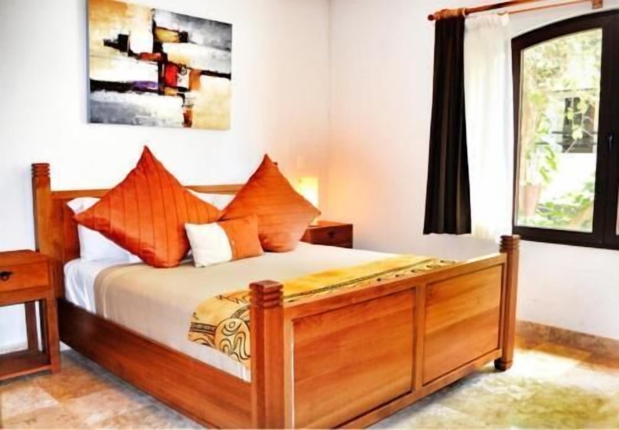 Egyptian cotton sheets, premium bedding, pillowtop beds, in-room safe