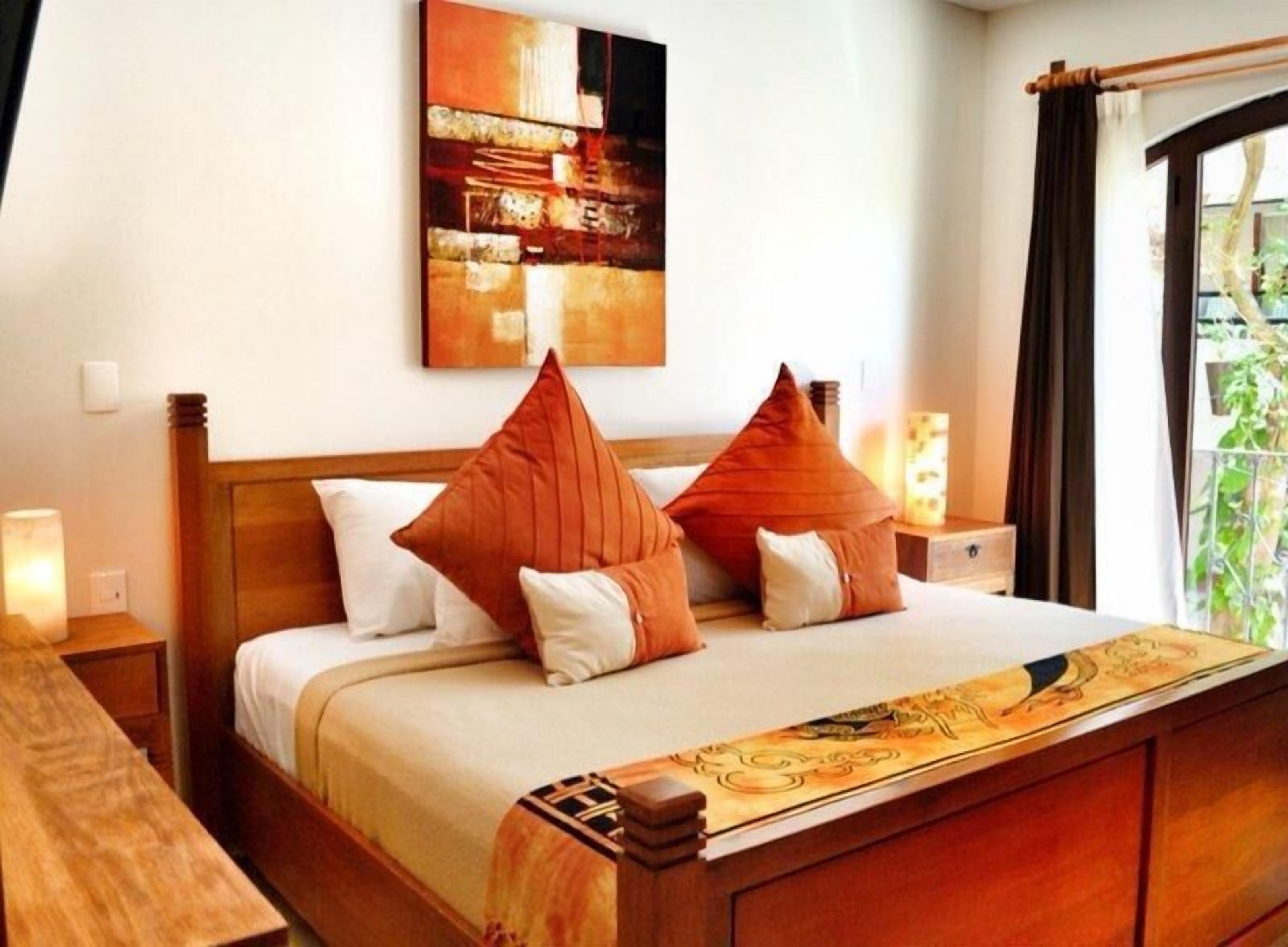 Egyptian cotton sheets, premium bedding, pillow-top beds, in-room safe