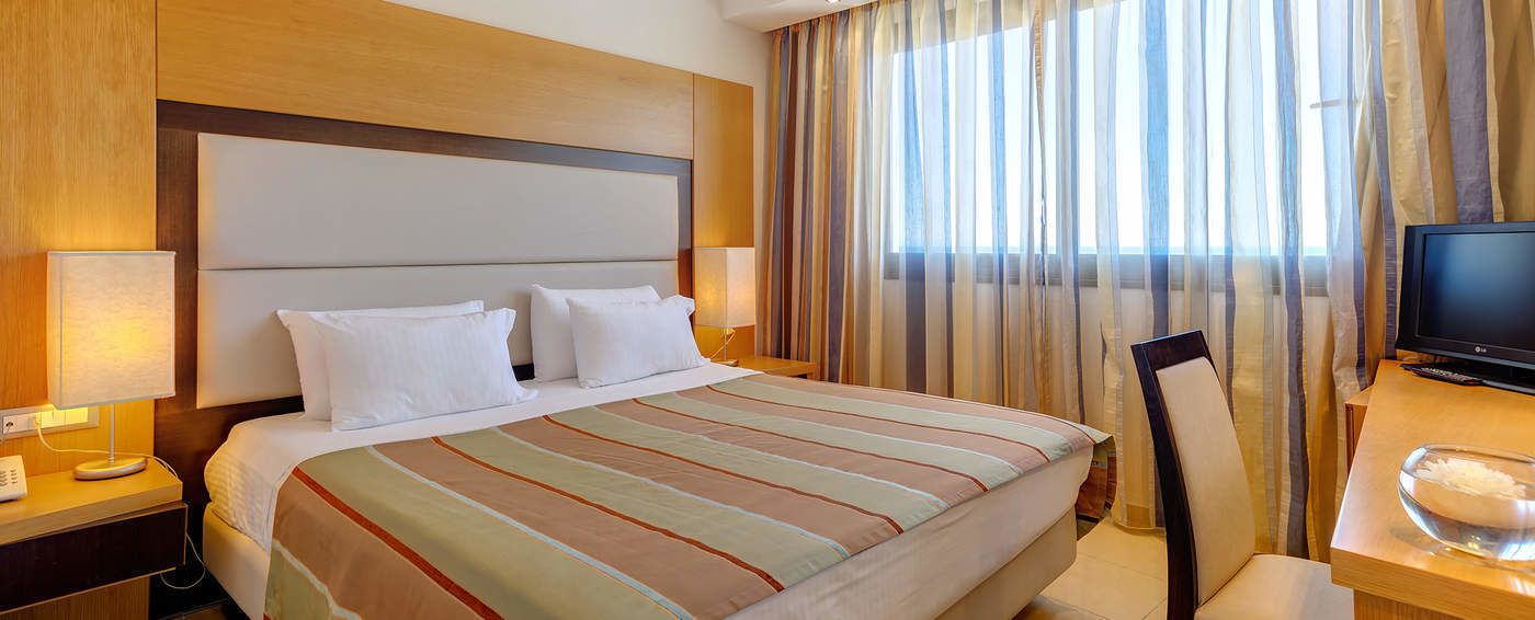 Ropa de cama de alta calidad y minibar 