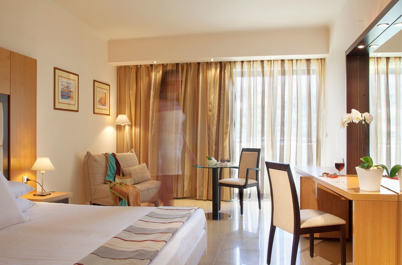 Suite, vistas al mar | Ropa de cama de alta calidad y minibar 