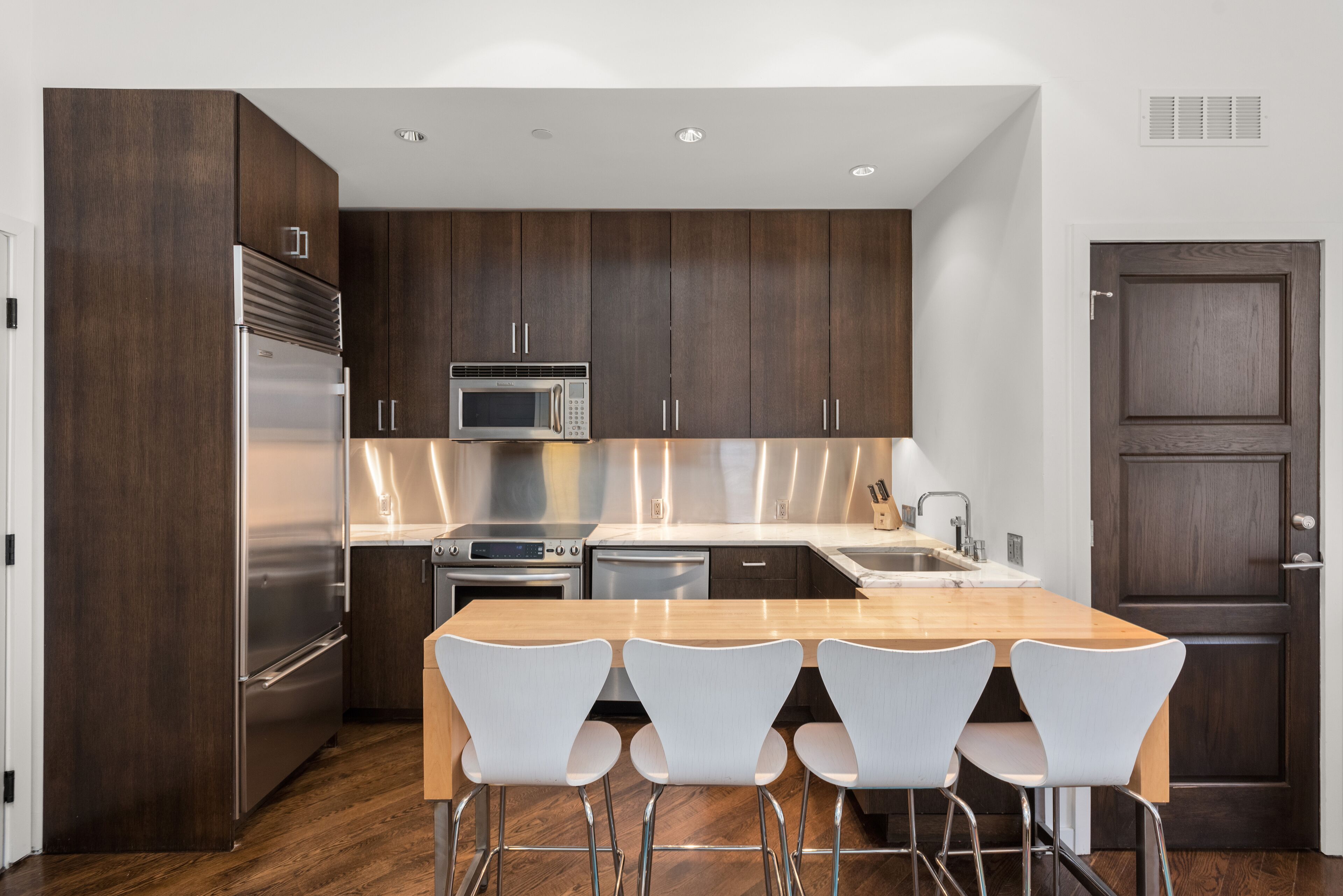 microwave, coffee/tea maker