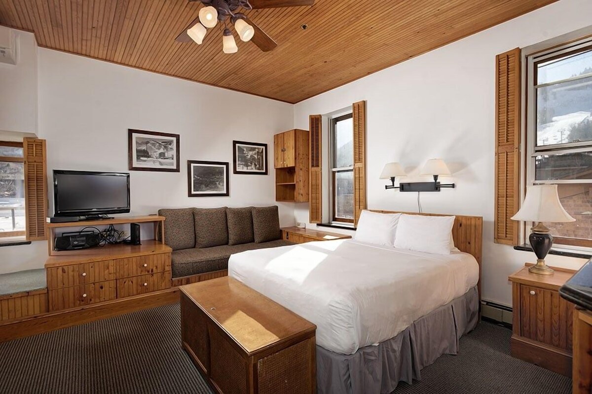 Standard Room, Mountain View (311) | Premium bedding, blackout curtains, iron/ironing board (on request)