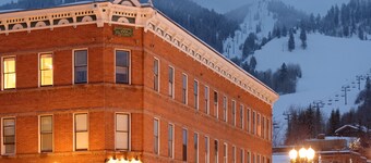 Independence Square Lodge by Frias