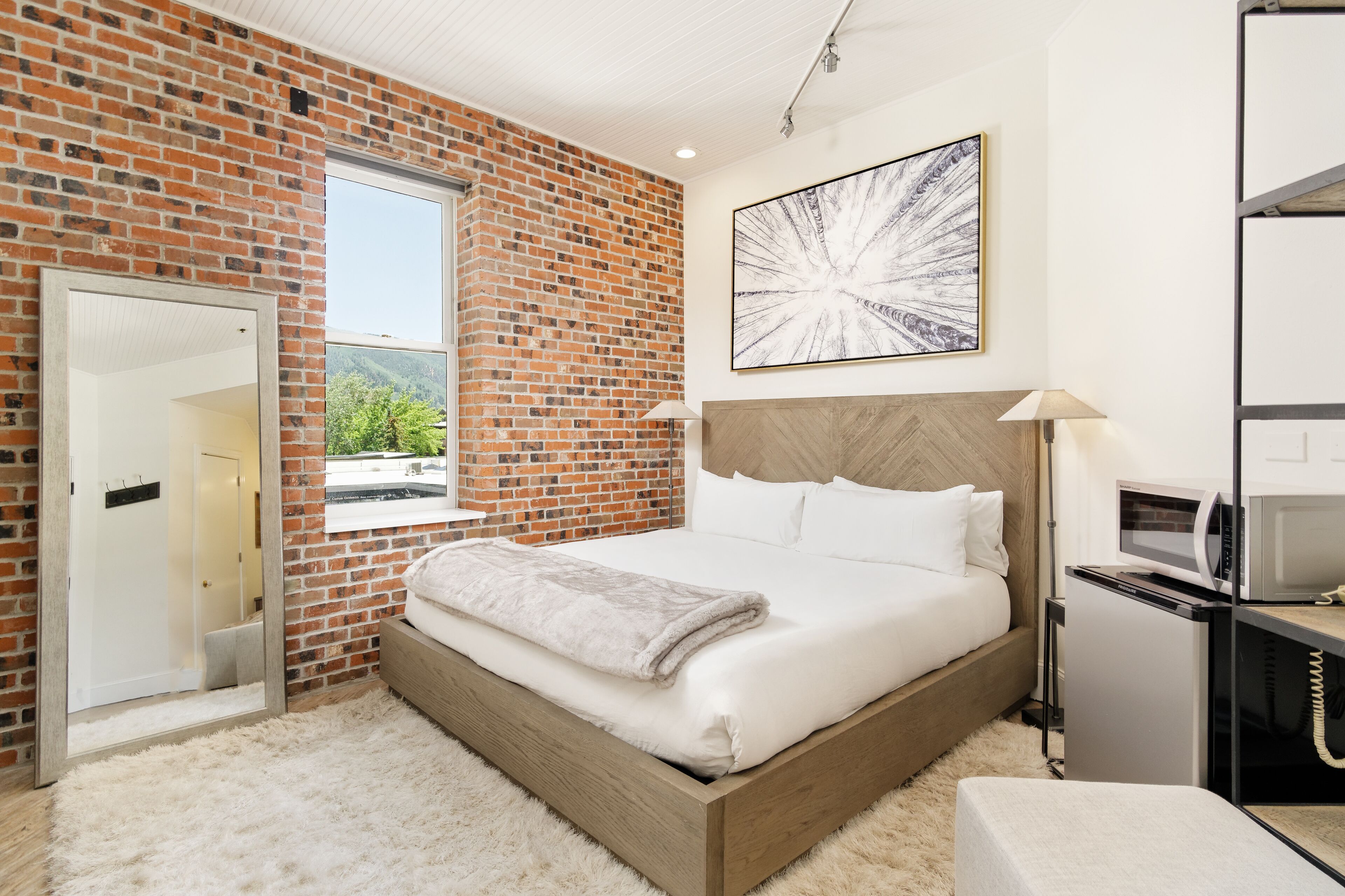 Deluxe Room, 1 King Bed, Mountain View (307) | Premium bedding, individually decorated, individually furnished