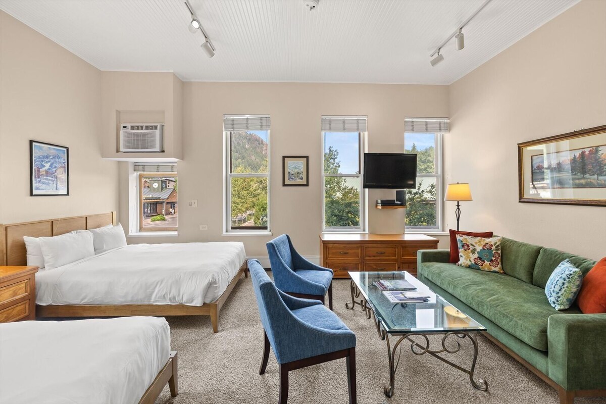 Deluxe Room, Mountain View (213) | Premium bedding, blackout curtains, iron/ironing board (on request)