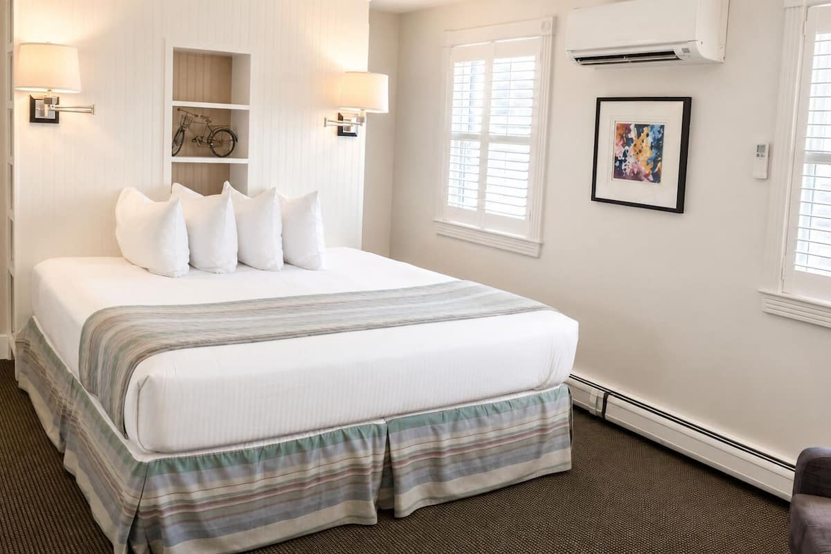 Suite, 2 Bedrooms | Hypo-allergenic bedding available, down comforters, blackout drapes
