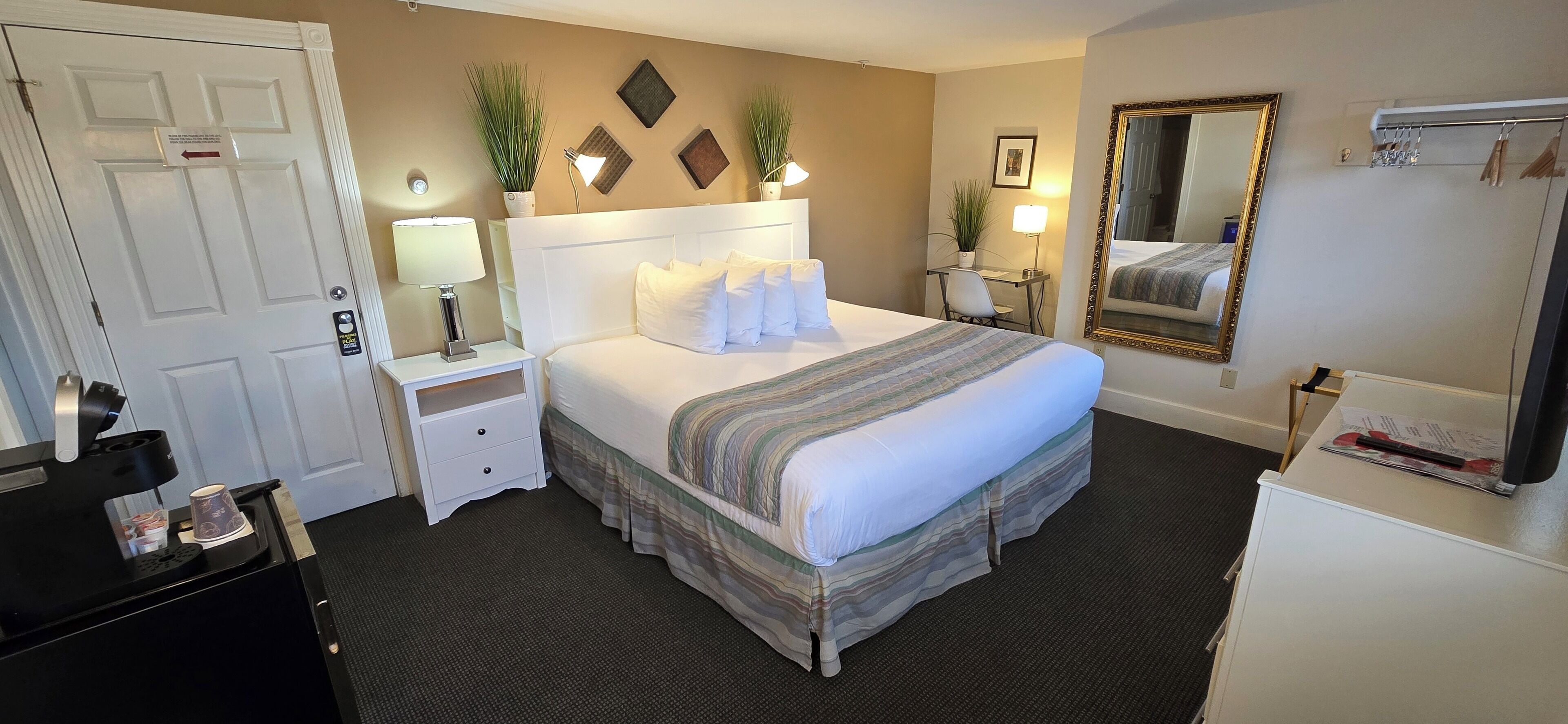 Room, 1 King Bed | Down duvets, individually decorated, blackout curtains