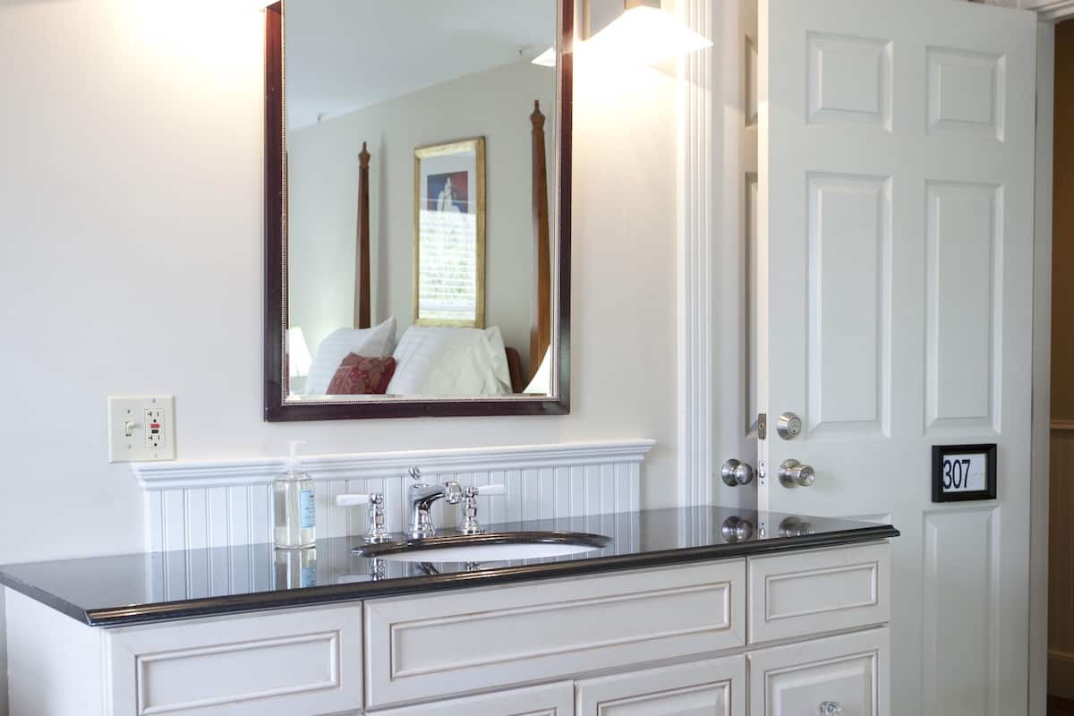 room, 1 king bed | room amenity