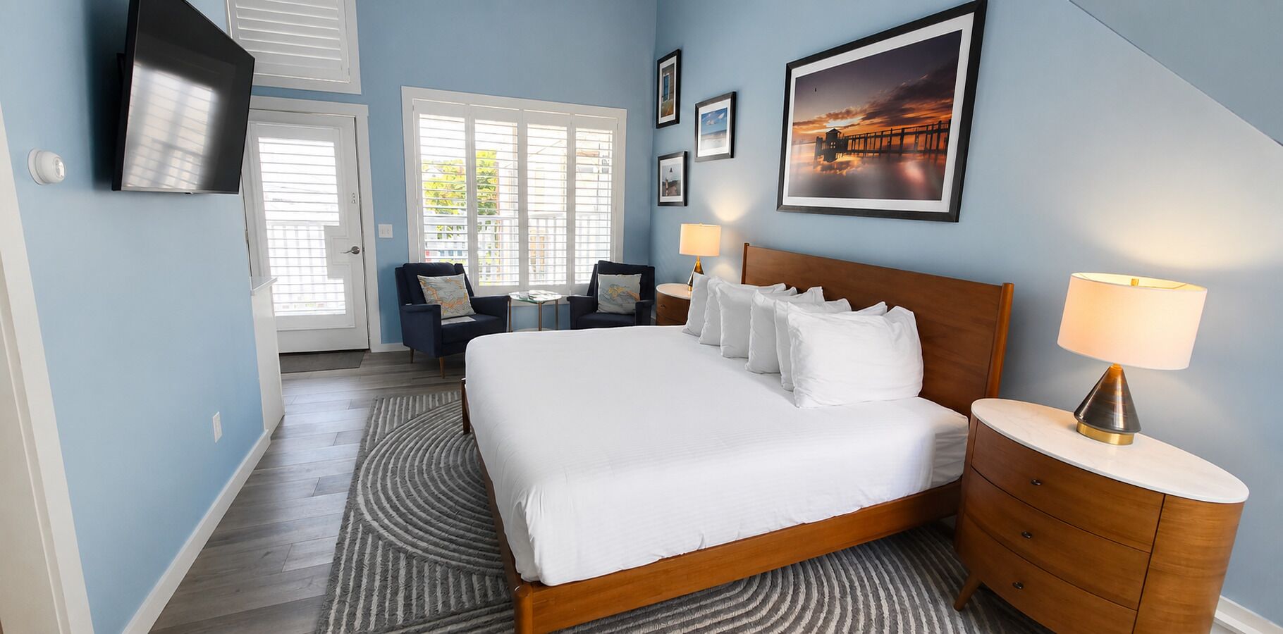 Luxury Room | Down comforters, blackout drapes, iron/ironing board (on request)