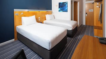 标准房, 2 张单人床 (with Free Hot Breakfast) | 办公桌、熨斗/熨衣板、免费婴儿床、免费 WiFi