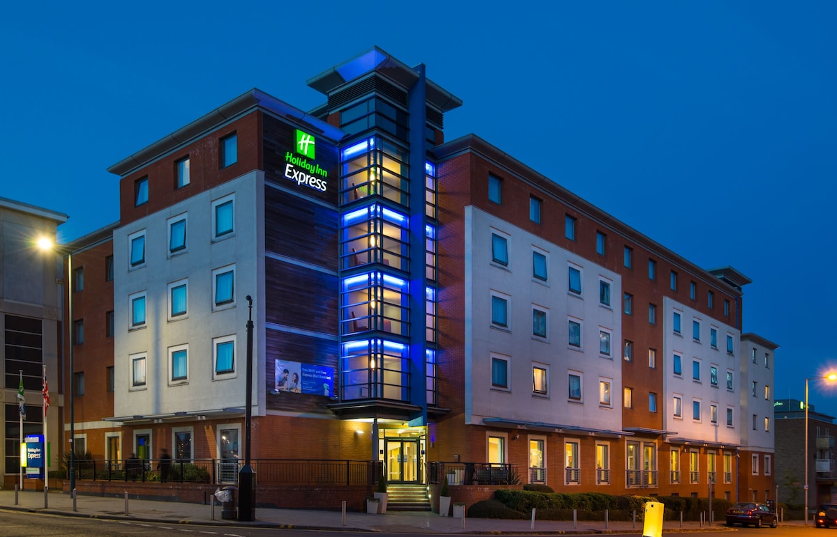 Holiday Inn Express Stevenage über Expedia buchbar