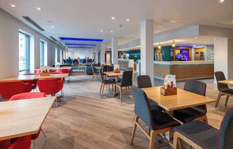 Holiday Inn Express Stevenage by IHG - view 3