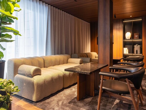 Lobby sitting area - Novotel Luxembourg Kirchberg (Luxembourg City)