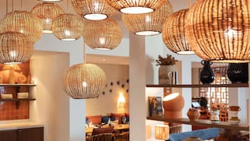 Desayuno buffet todos los días (con cargo)