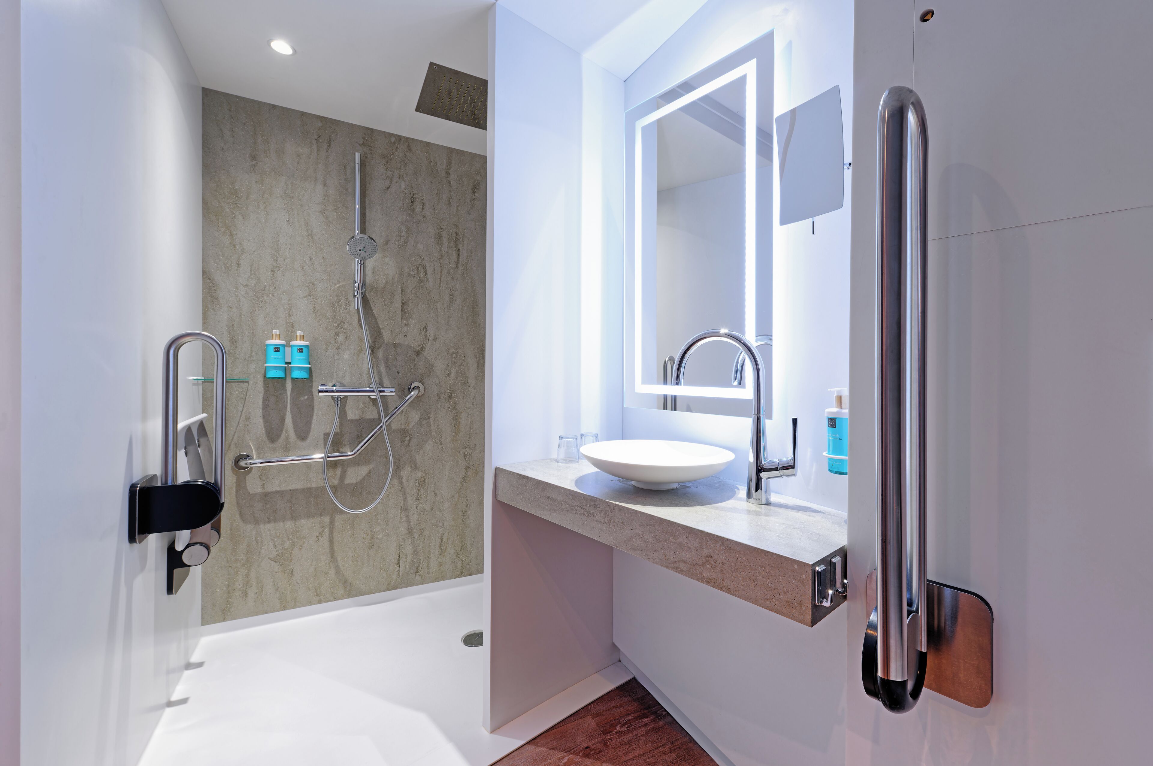 superior room, 1 queen bed, accessible | bathroom | shower, rainfall showerhead, eco-friendly toiletries, hair dryer