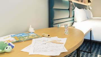 Superior kamer, 1 queensize bed met slaapbank | Pillowtop-bedden, een kluis op de kamer, een bureau