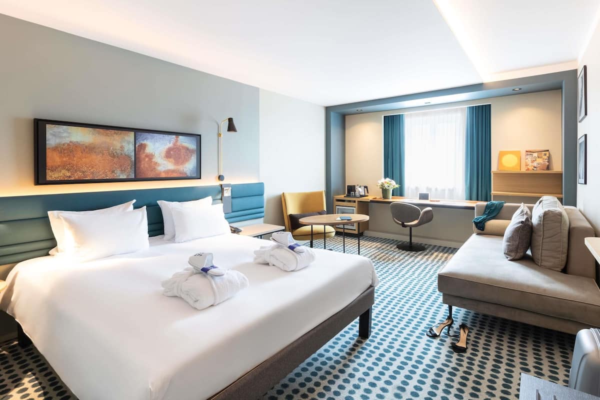 Chambre Exécutive, 1 grand lit (King Size Bed) | Surmatelas, coffres-forts dans les chambres, bureau, rideaux occultants