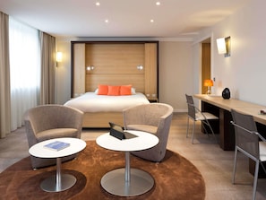 Habitación ejecutiva, 1 cama Queen size | Ropa de cama de alta calidad y caja de seguridad en la habitación