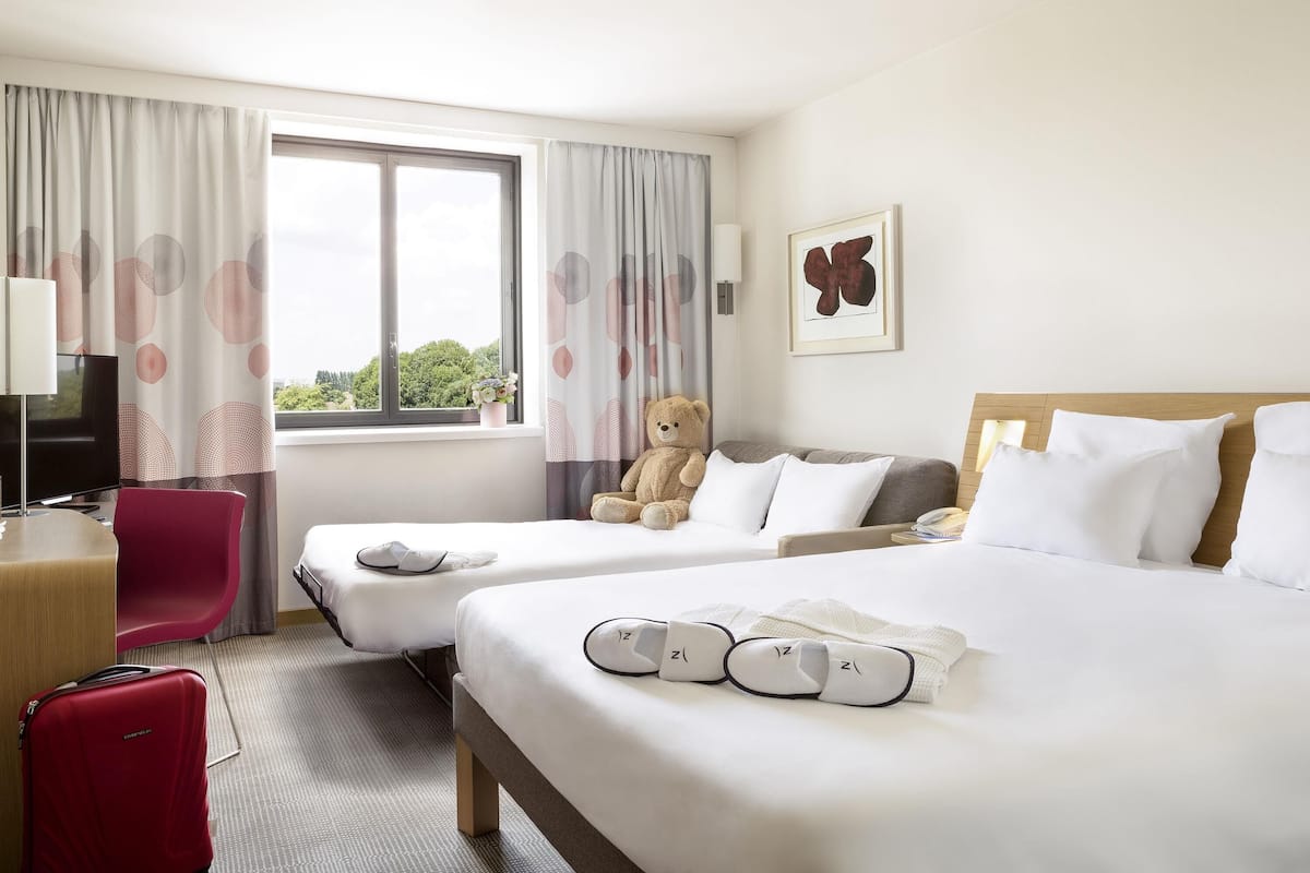 Premium bedding, in-room safe, desk, soundproofing