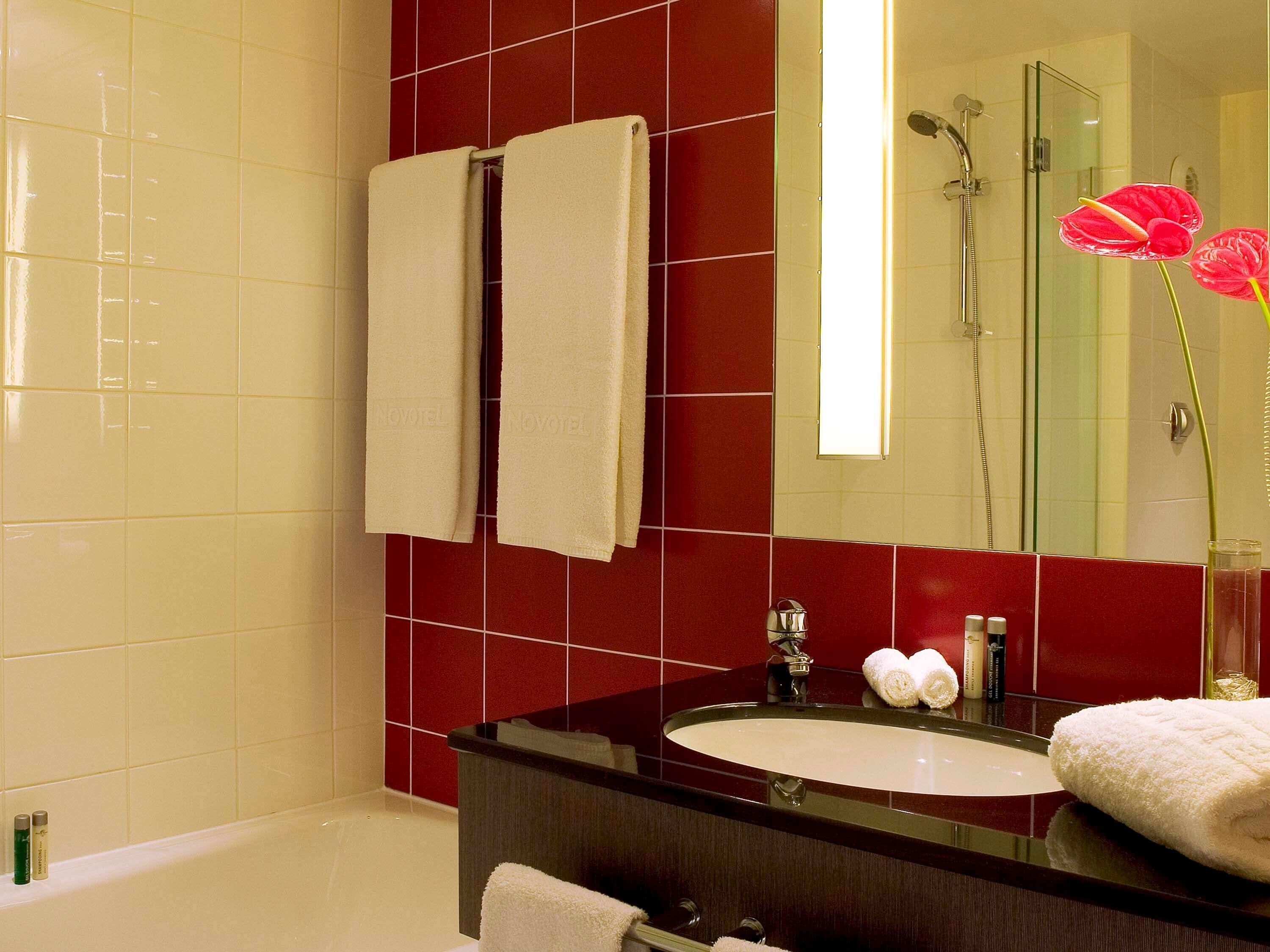 Ilmaiset hygieniatuotteet, hiustenkuivaaja, pyyhkeet