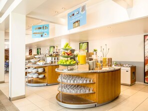 Daily buffet breakfast for a fee - Novotel Paris Roissy CDG Convention (Roissy-en-France)