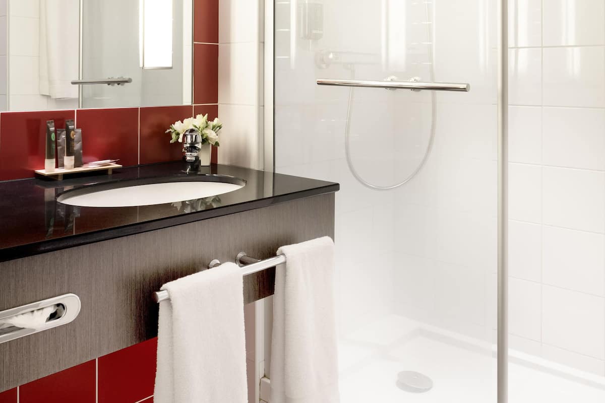 Premium bedding, in-room safe, desk, soundproofing
