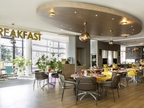 Breakfast, lunch, dinner served; French cuisine 