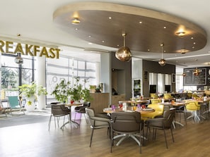 Der serveres morgenmad, frokost, aftensmad og franske retter