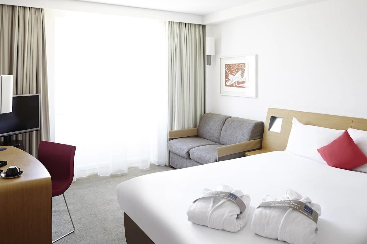 Family Room, 1 Double Bed with Sofa bed | Premium bedding, in-room safe, desk, soundproofing