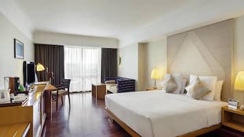 Superior Room, 1 Queen Bed | In-room safe, desk, blackout drapes, soundproofing