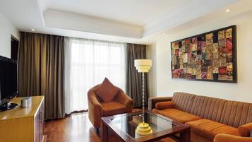 Superior Suite, 1 King Bed | In-room safe, desk, blackout drapes, soundproofing