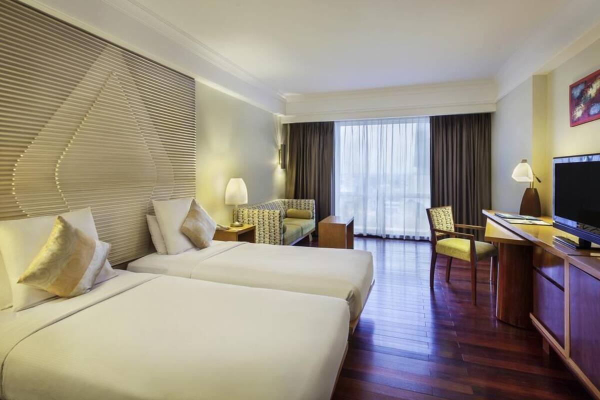 Kamar Standar, 2 Tempat Tidur Twin | Brankas, meja kerja, tirai kedap cahaya, dan kedap suara