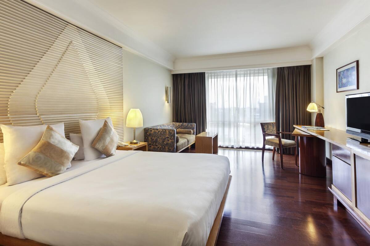 Kamar Superior, 1 Tempat Tidur Queen | Brankas, meja kerja, tirai kedap cahaya, dan kedap suara