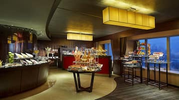 Suite, 1 King Bed (Prestige) | Executive lounge