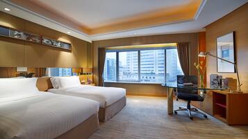 Premium bedding, minibar, in-room safe, desk