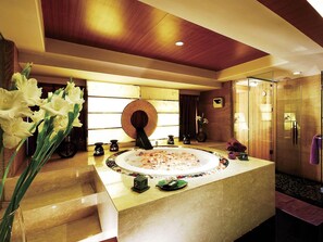 Sauna, hydrotherapy, aromatherapy, 9 treatment rooms