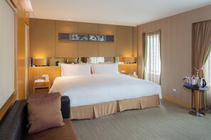 Chambre Luxe, 1 très grand lit, vue ville | Literie de qualité supérieure, minibar, coffres-forts dans les chambres