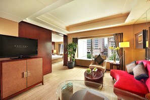 套房, 1 张特大床 (Prestige) | 高档床上用品、迷你吧、客房内保险箱、办公桌