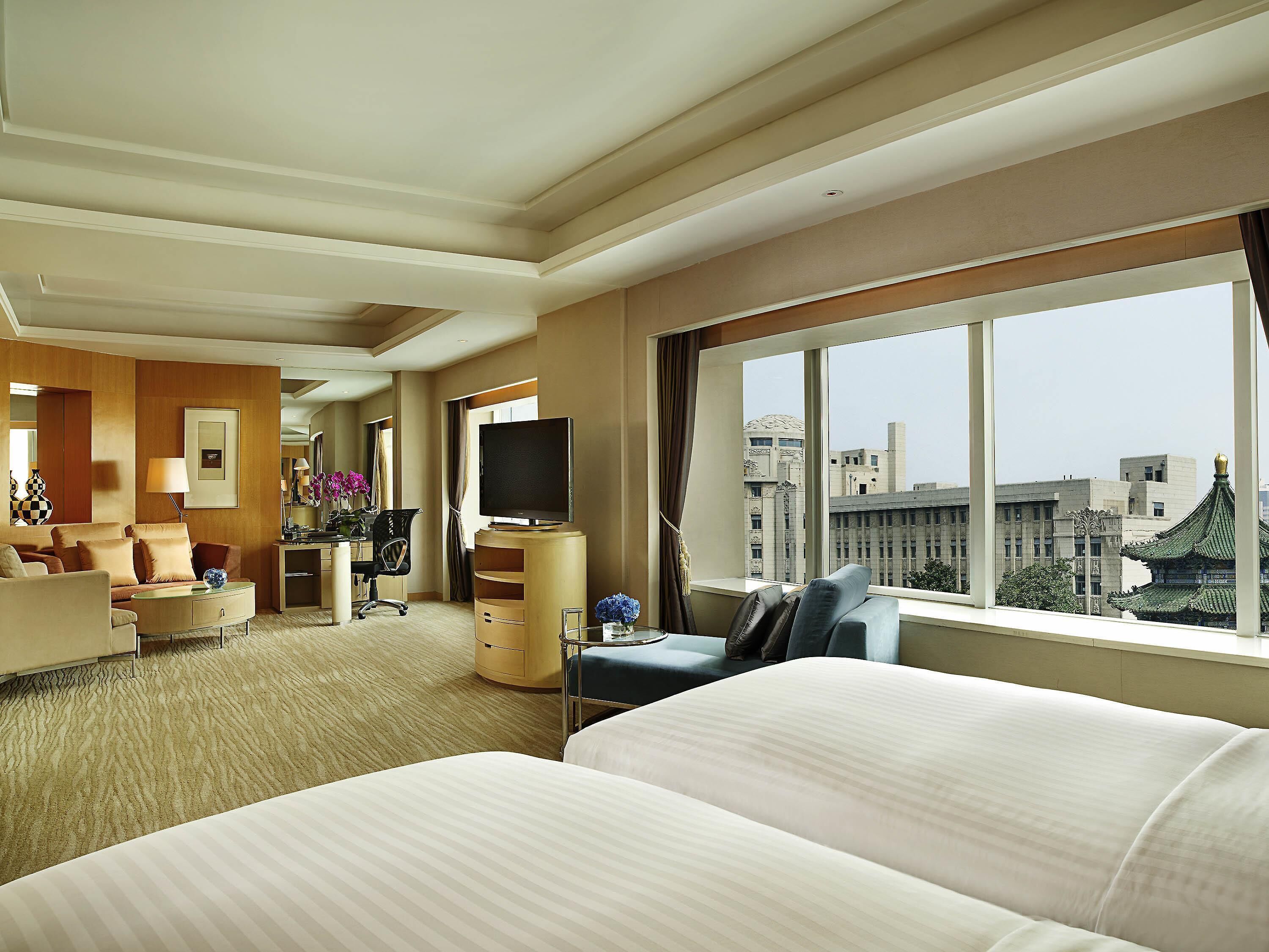 Suite junior, 2 camas individuales, con acceso al salón lounge del club | Ropa de cama de alta calidad y minibar 
