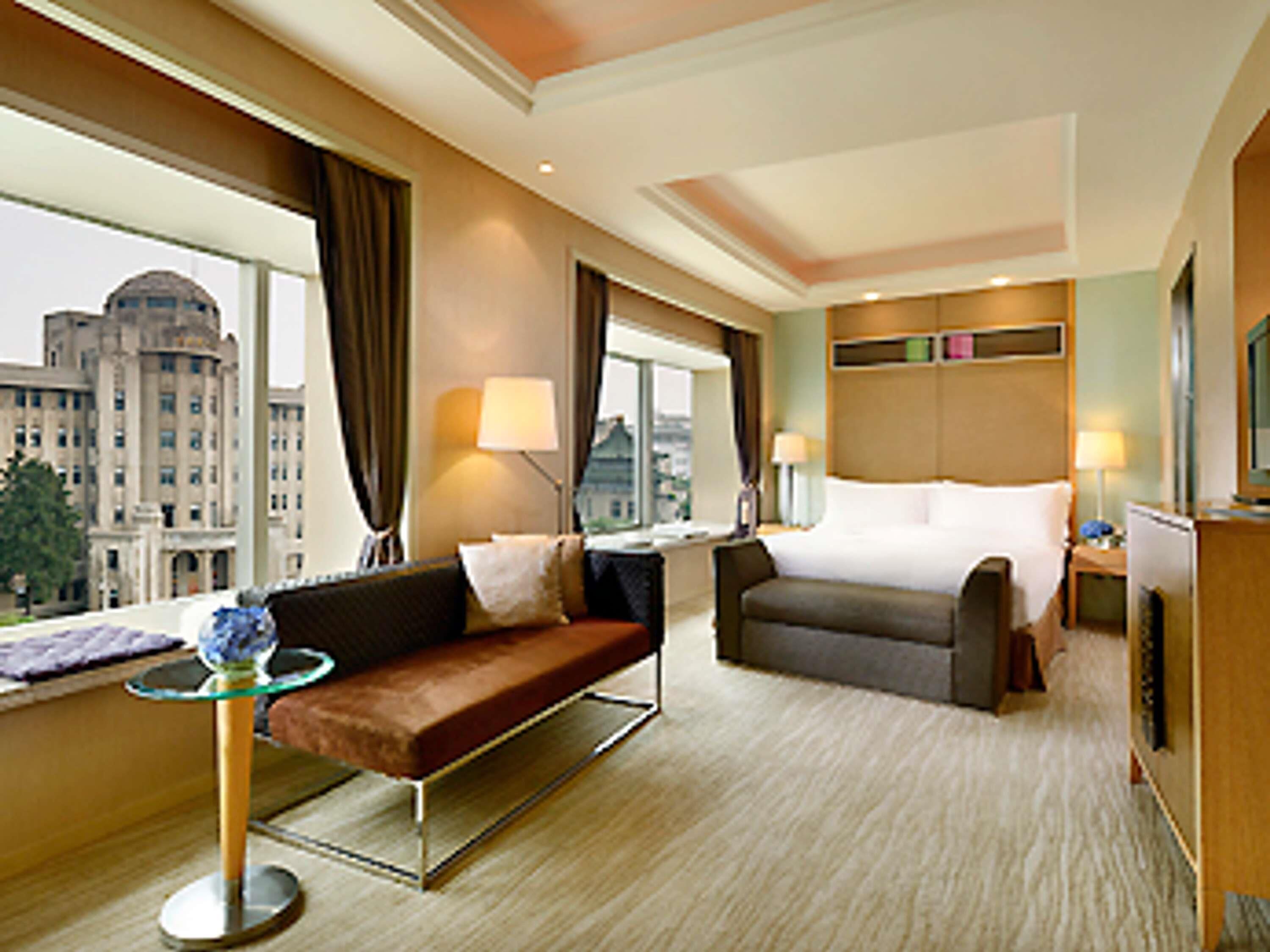 Sengetøy av topp kvalitet, minibar, safe på rommet og skrivebord